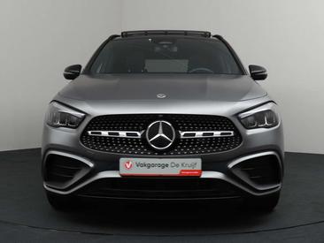 Mercedes GLA 250e — photo 33