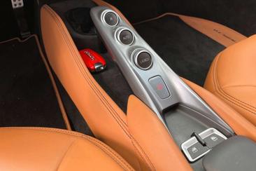 Ferrari F8 Tributo — photo 14