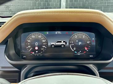 Land Rover Defender 110 D300 MHEV — photo 14