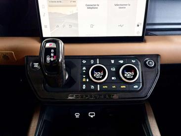 Land Rover Defender 110 D300 MHEV — photo 17