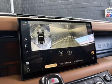 Land Rover Defender 110 D300 MHEV — photo 18