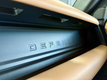 Land Rover Defender 110 D300 MHEV — photo 25