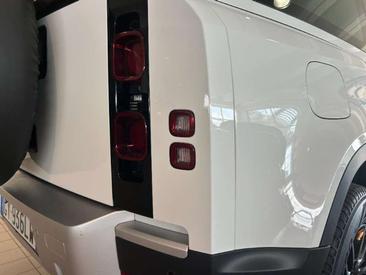 Land Rover Defender 90 D200 MHEV — photo 7