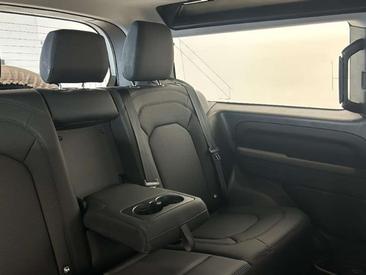 Land Rover Defender 90 D200 MHEV — photo 14