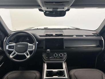 Land Rover Defender 90 D200 MHEV — photo 15