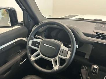 Land Rover Defender 90 D200 MHEV — photo 16