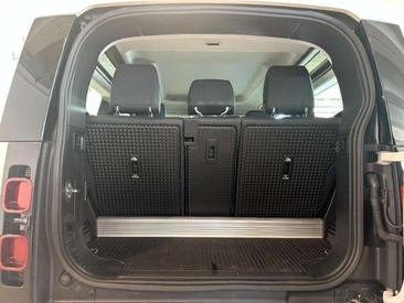 Land Rover Defender 90 D200 MHEV — photo 17