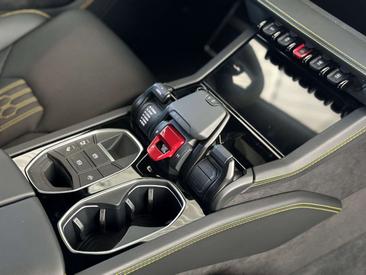 Lamborghini Urus SE — photo 12