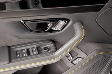 Lamborghini Urus SE — photo 16