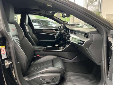 Audi RS7 — photo 30