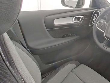 Volvo XC40 B4 — photo 11