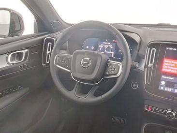 Volvo XC40 B4 — photo 13