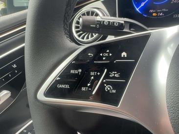 Mercedes EQE SUV 350+ Star Edition — photo 12