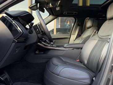 Land Rover Range Rover Sport P550e — photo 12