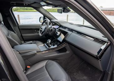 Land Rover Range Rover Sport P550e — photo 16