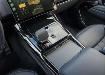 Land Rover Range Rover Sport P550e — photo 25