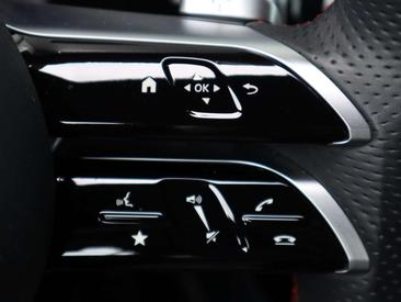 Mercedes GLA 250e — photo 18