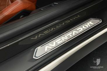 Lamborghini Aventador S — photo 27