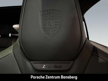 Porsche Macan Turbo Electric — photo 21