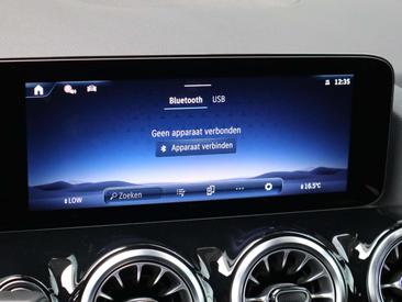 Mercedes GLA 250e — photo 24
