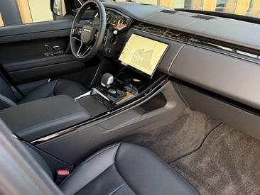 Land Rover Range Rover Sport P550e — photo 31