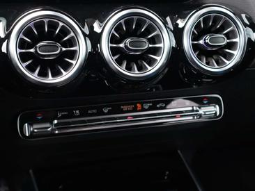 Mercedes GLA 250e — photo 27