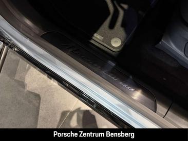 Porsche Macan Turbo Electric — photo 25