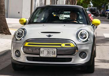Mini 3 Portes Berline Cooper SE — photo 4