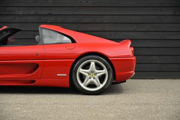 Ferrari F355 Berlinetta — photo 13