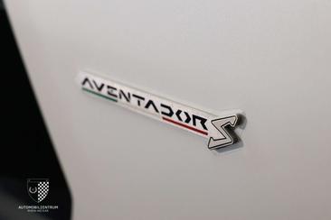 Lamborghini Aventador S — photo 35