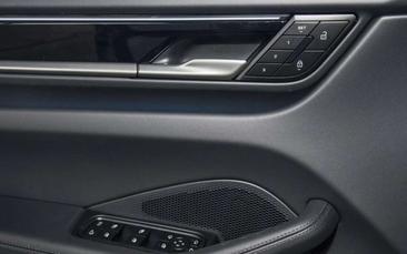 Porsche Macan Electric — photo 9