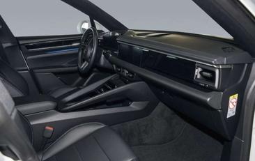 Porsche Macan Electric — photo 14