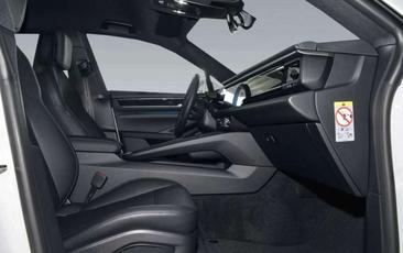 Porsche Macan Electric — photo 15