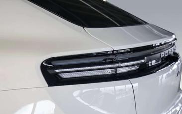 Porsche Macan Electric — photo 24