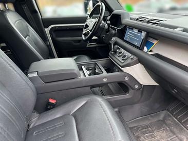 Land Rover Defender 110 D300 MHEV — photo 3