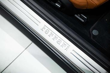 Ferrari GTC4Lusso T — photo 7