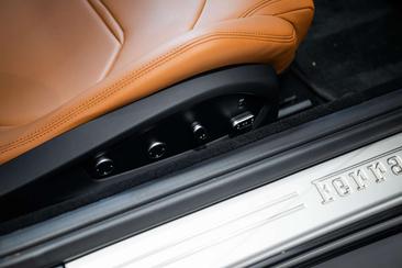 Ferrari GTC4Lusso T — photo 8