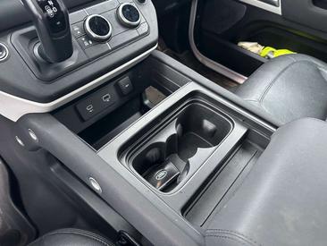 Land Rover Defender 110 D300 MHEV — photo 13