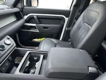 Land Rover Defender 110 D300 MHEV — photo 15