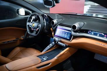 Ferrari GTC4Lusso T — photo 12
