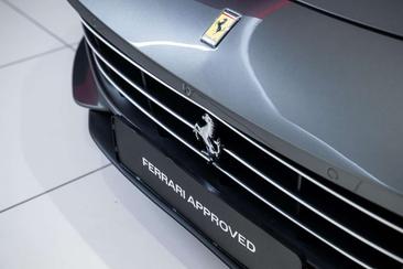 Ferrari GTC4Lusso T — photo 22