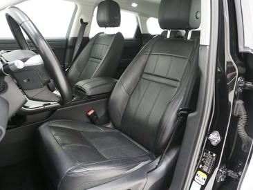 Land Rover Range Rover Evoque P300e — photo 3