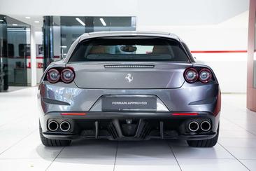 Ferrari GTC4Lusso T — photo 23
