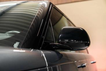 Land Rover Range Rover P550e — photo 8