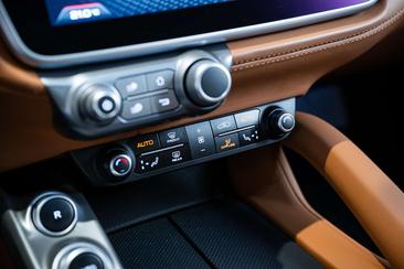 Ferrari GTC4Lusso T — photo 30