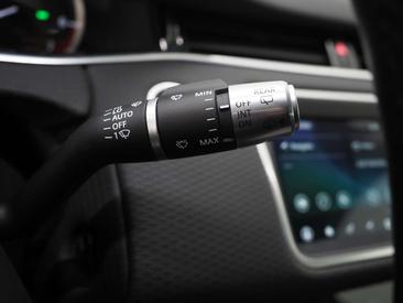 Land Rover Range Rover Evoque P300e — photo 22