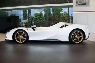 Ferrari SF90 Spider — photo 7