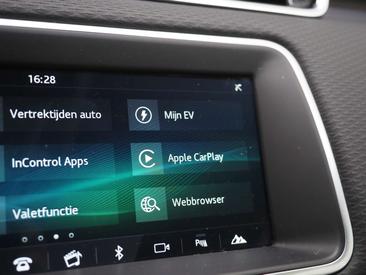 Land Rover Range Rover Evoque P300e — photo 26