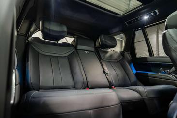 Land Rover Range Rover P550e — photo 28