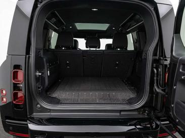 Land Rover Defender 130 D300 MHEV — photo 11